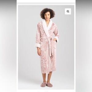 Natori Plush Pink Robe